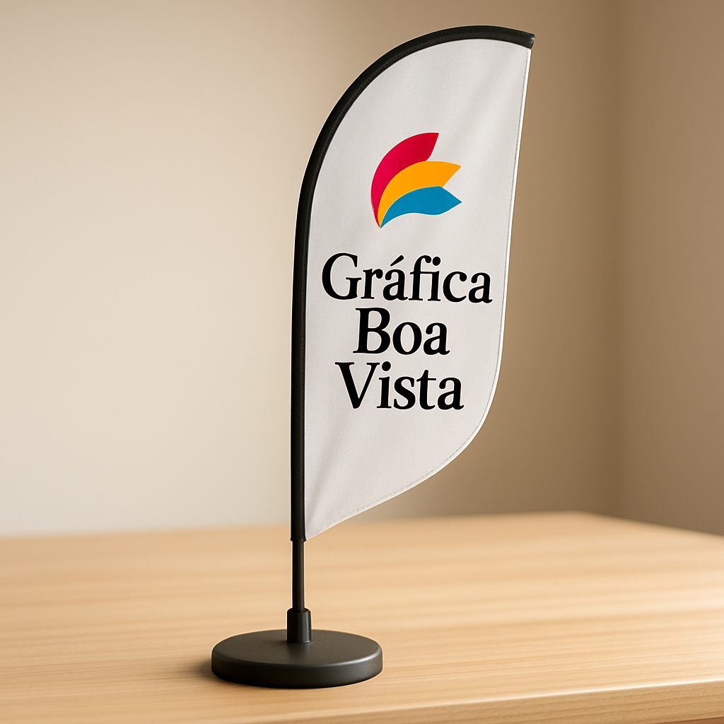 Windbanner instalado na fachada de uma loja em Curitiba, destacando comunicação promocional