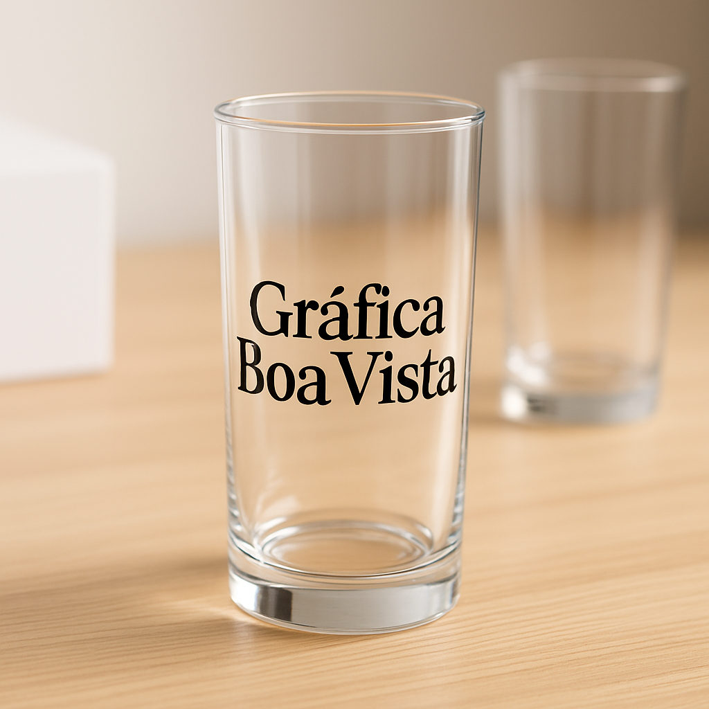 Copo Long Drink personalizado em Curitiba exibido em ambiente de estúdio, com foco no acabamento do produto