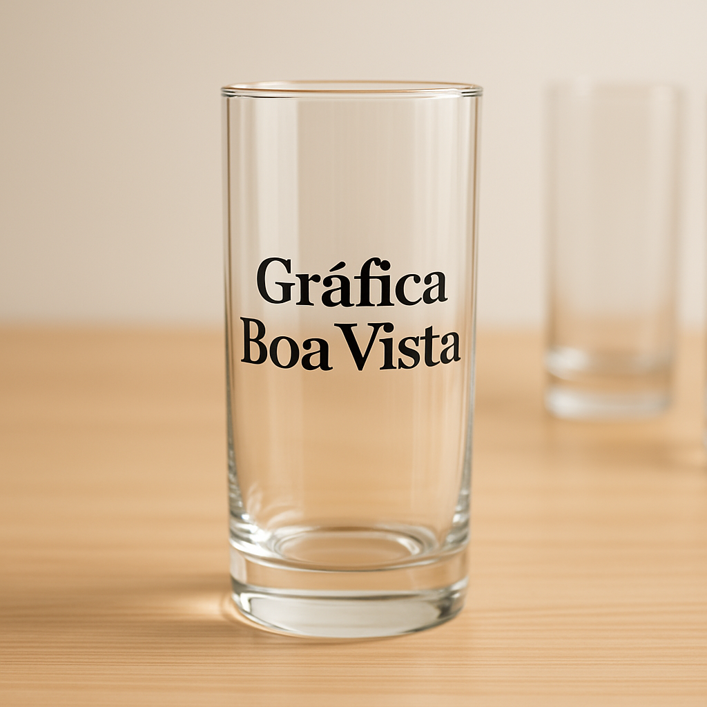 Copo long drink personalizado em recepção de clínica moderna