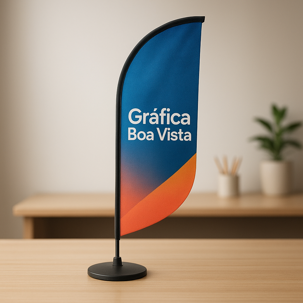 Windbanner exposto em ambiente comercial de gráfica em Curitiba