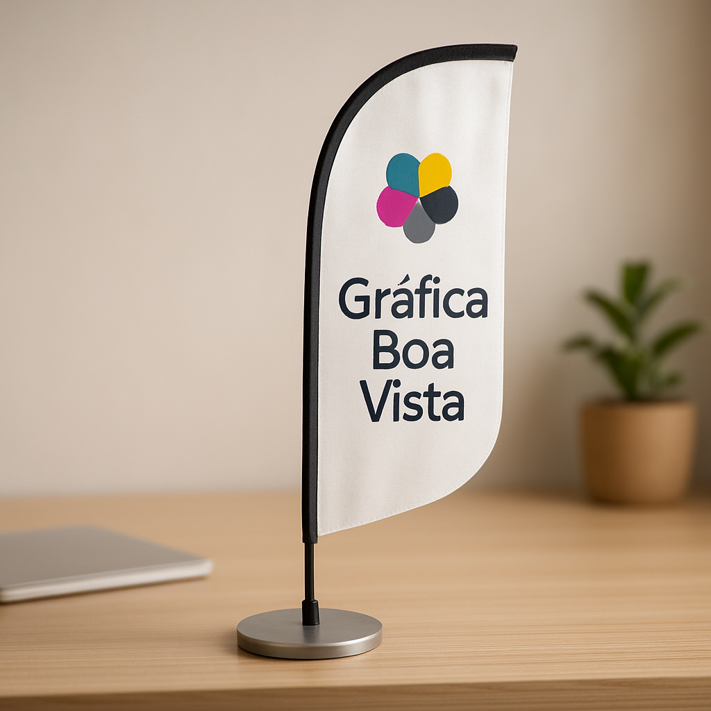 Windbanner exposto em ambiente comercial de gráfica em Curitiba