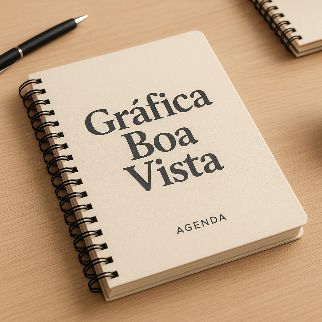Agenda personalizada em Curitiba produzida pela Gráfica Boa Vista sobre uma mesa de trabalho